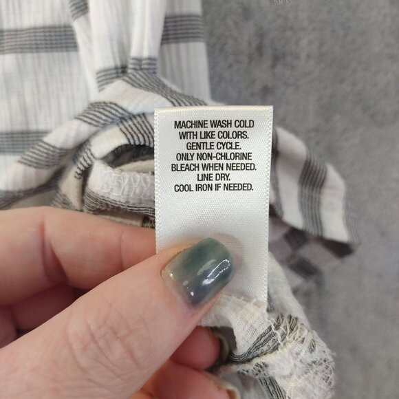 Roz & Ali Womens Sleeveless Tunic Top M White‎ Gray Striped Pintuck Peplum Hem - Picture 9 of 10